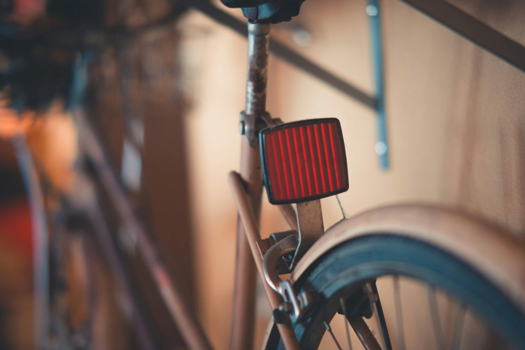 How to Choose the Best Rear Warning Light for Night Cycling